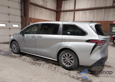 2022 Toyota Sienna Le z USA, uszkodzony, nr VIN 5TDKSKFC1NS062933